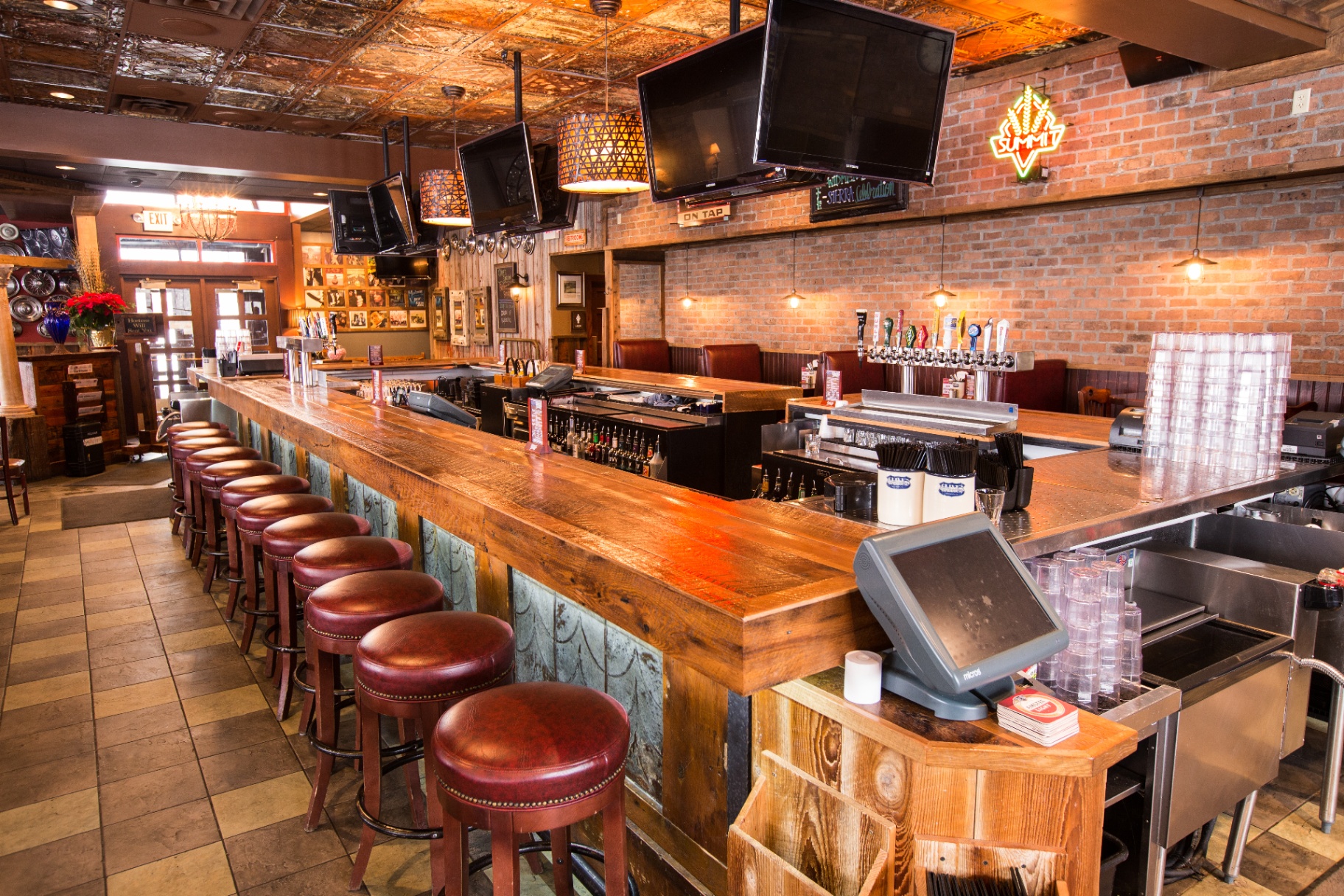 Champlin Interior - Bar